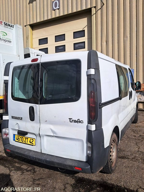Renault TRAFIC 4610 ZT 42 - Autoutilitară compactă: Foto 3 Renault TRAFIC 4610 ZT 42 - Autoutilitară compactă: Foto 3
