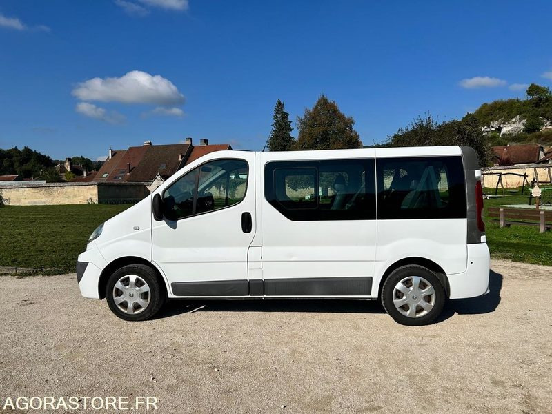 Renault Trafic 2 - 2010 - 141000 kms - Microbuz, Transport persoane: Foto 3 Renault Trafic 2 - 2010 - 141000 kms - Microbuz, Transport persoane: Foto 3