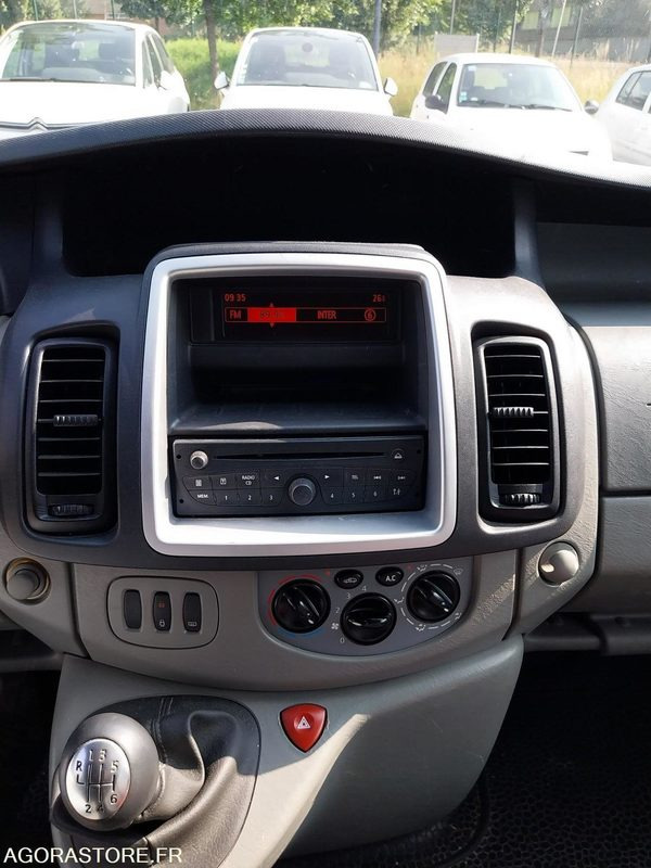 Renault Trafic 9 places DA-953-LM de 2013 avec 135 698 kms - Microbuz, Transport persoane: Foto 4 Renault Trafic 9 places DA-953-LM de 2013 avec 135 698 kms - Microbuz, Transport persoane: Foto 4