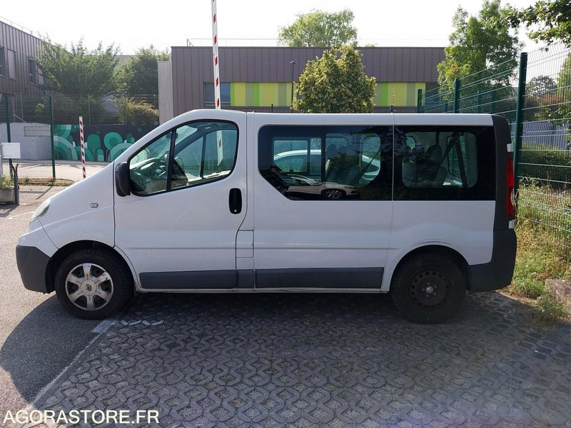 Renault Trafic 9 places DA-953-LM de 2013 avec 135 698 kms - Microbuz, Transport persoane: Foto 2 Renault Trafic 9 places DA-953-LM de 2013 avec 135 698 kms - Microbuz, Transport persoane: Foto 2