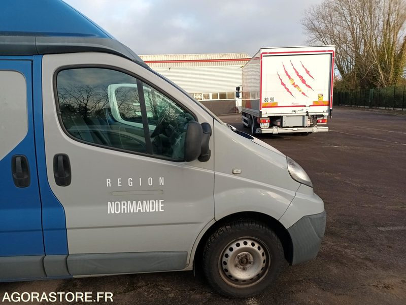Renault Trafic – Diesel – 2010-101 000 km - Dubă: Foto 5 Renault Trafic – Diesel – 2010-101 000 km - Dubă: Foto 5