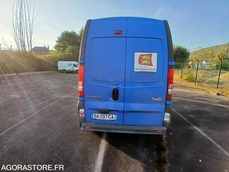 Renault Trafic – Diesel – 2010- 76 566 km - Dubă: Foto 4 Renault Trafic – Diesel – 2010- 76 566 km - Dubă: Foto 4