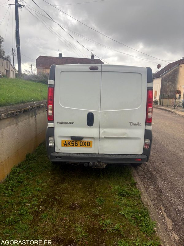 Renault Trafic dci 115 / 228000 km - Immatriculation anglaise - Autoutilitară compactă: Foto 1 Renault Trafic dci 115 / 228000 km - Immatriculation anglaise - Autoutilitară compactă: Foto 1