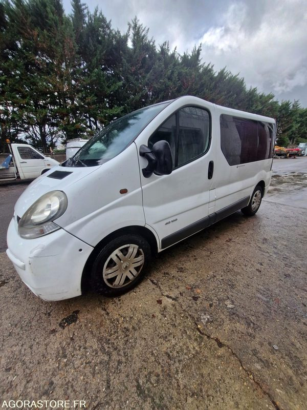 Renault trafic passenger 1.9 dci 100 cv 244744 kms CLIM ,CHAUDIERE - Microbuz, Transport persoane: Foto 1 Renault trafic passenger 1.9 dci 100 cv 244744 kms CLIM ,CHAUDIERE - Microbuz, Transport persoane: Foto 1