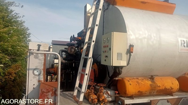 Répandeuse à bitume de 8500 litres (sans le porteur) - Gudronator: Foto 4 Répandeuse à bitume de 8500 litres (sans le porteur) - Gudronator: Foto 4