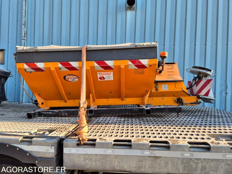 SALEUSE EPOKE S-2300 E 2000 AVEC MOTEUR AUXILIAIRE - Utilaje pentru gradina: Foto 1 SALEUSE EPOKE S-2300 E 2000 AVEC MOTEUR AUXILIAIRE - Utilaje pentru gradina: Foto 1