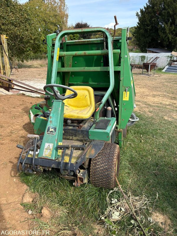 TONDEUSE AUTOPORTEE JOHN DEERE - Maşină de tuns iarba: Foto 1 TONDEUSE AUTOPORTEE JOHN DEERE - Maşină de tuns iarba: Foto 1