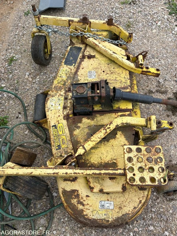 TONDEUSE AUTOPORTEE JOHN DEERE - Maşină de tuns iarba: Foto 3 TONDEUSE AUTOPORTEE JOHN DEERE - Maşină de tuns iarba: Foto 3