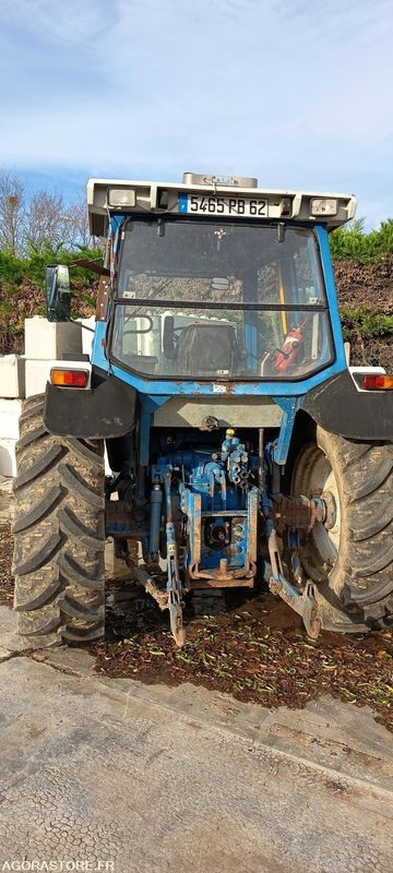 TRACTEUR AGRICOLE - Tractor agricol: Foto 1 TRACTEUR AGRICOLE - Tractor agricol: Foto 1