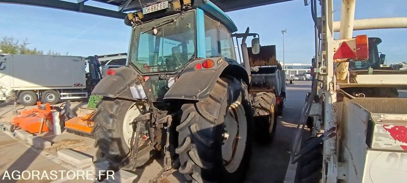 TRACTEUR VALTRA N101H CH-682-EQ 8575H AM 2007 - Tractor agricol: Foto 3 TRACTEUR VALTRA N101H CH-682-EQ 8575H AM 2007 - Tractor agricol: Foto 3