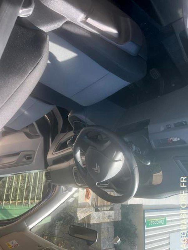 TTC / 0% TVA - MINIBUS CITROEN JUMPY SPACETOURER 1.5L BHDI - 4 portes - 2019 - Microbuz, Transport persoane: Foto 4 TTC / 0% TVA - MINIBUS CITROEN JUMPY SPACETOURER 1.5L BHDI - 4 portes - 2019 - Microbuz, Transport persoane: Foto 4