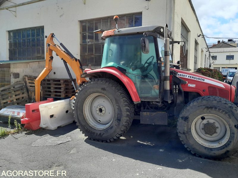 Tracteur Massey Ferguson + broyeur Noremat - Tractor agricol: Foto 1 Tracteur Massey Ferguson + broyeur Noremat - Tractor agricol: Foto 1