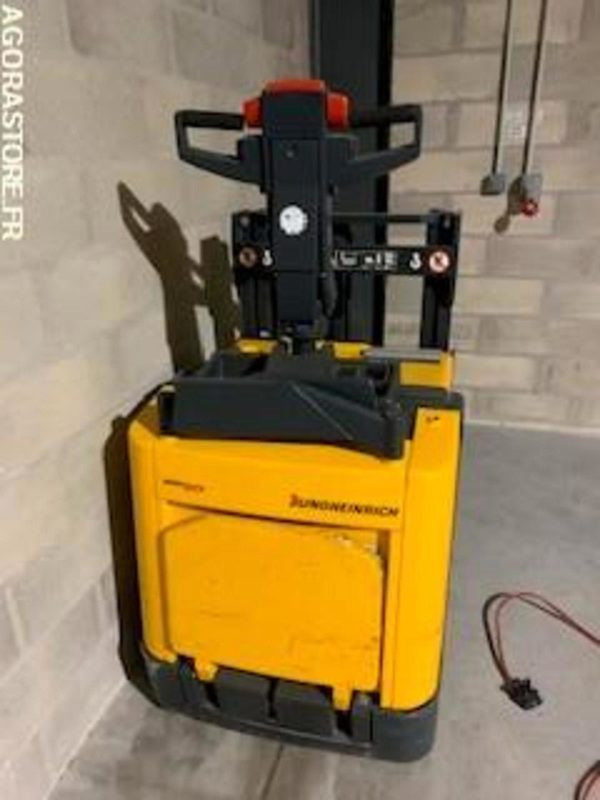 Transpalette électrique sur batteries déchargées. JUNGHEINRICH - Transpalet manual: Foto 1 Transpalette électrique sur batteries déchargées. JUNGHEINRICH - Transpalet manual: Foto 1