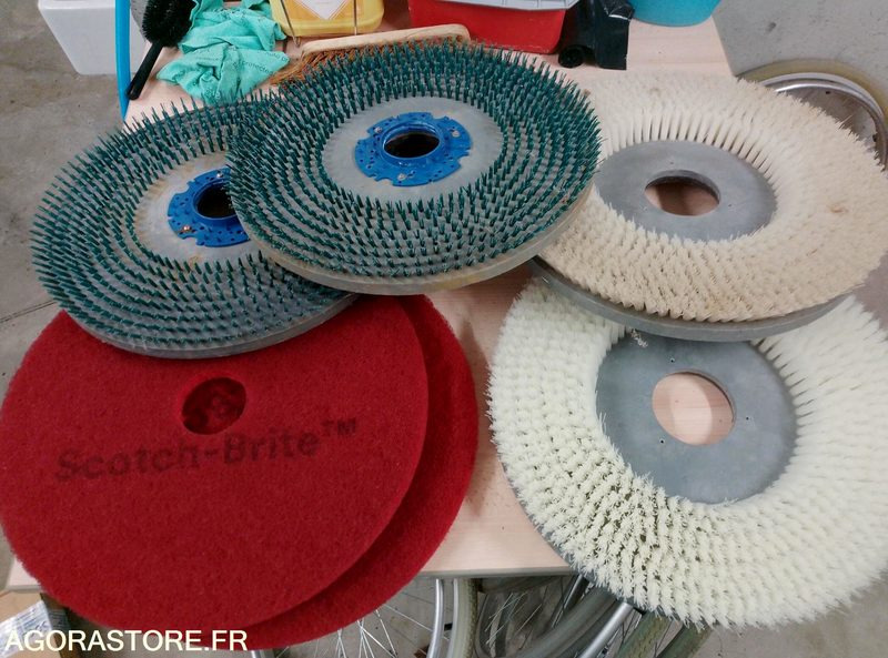 Auto laveuse TENNANT T300 - Mașină de spălat pardoseli: Foto 1 Auto laveuse TENNANT T300 - Mașină de spălat pardoseli: Foto 1