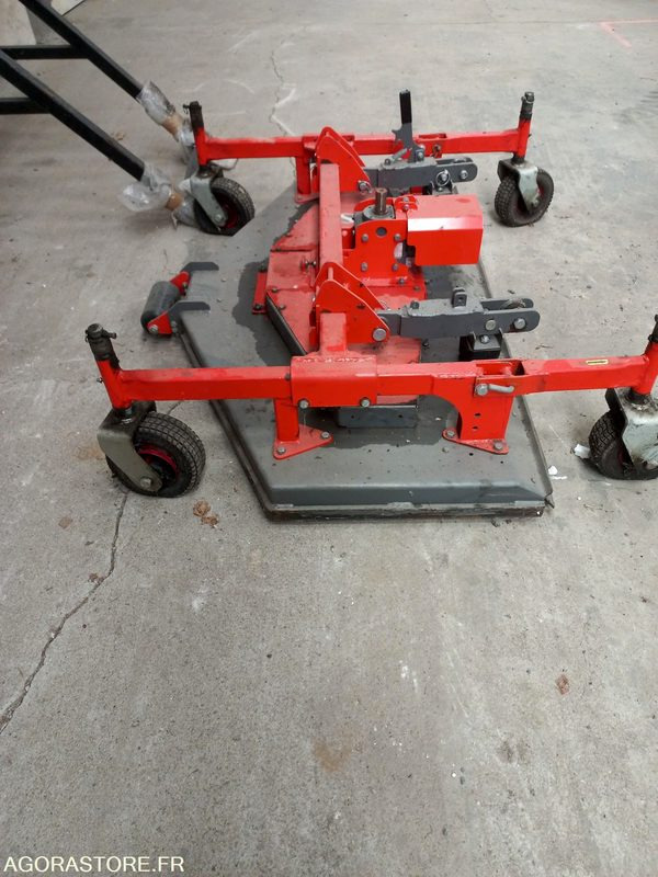 Coupe de tondeuse mulchng Morgneux TMC 150 fixation Kubota - Maşină de tuns iarba: Foto 1 Coupe de tondeuse mulchng Morgneux TMC 150 fixation Kubota - Maşină de tuns iarba: Foto 1