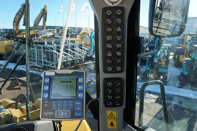 Încărcător frontal pe pneuri CAT 966K: Foto 27