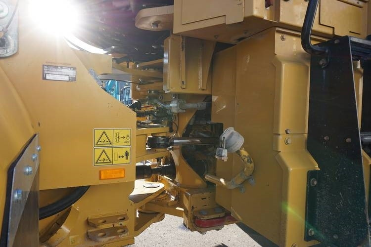 Încărcător frontal pe pneuri CAT 966K: Foto 12