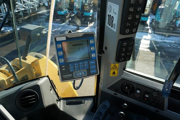 Încărcător frontal pe pneuri CAT 966K: Foto 24