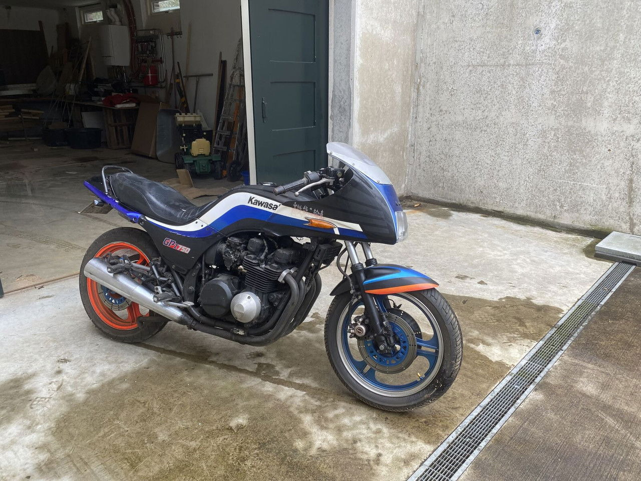 Kawasaki GPZ 750 - Motocicletă: Foto 4 Kawasaki GPZ 750 - Motocicletă: Foto 4