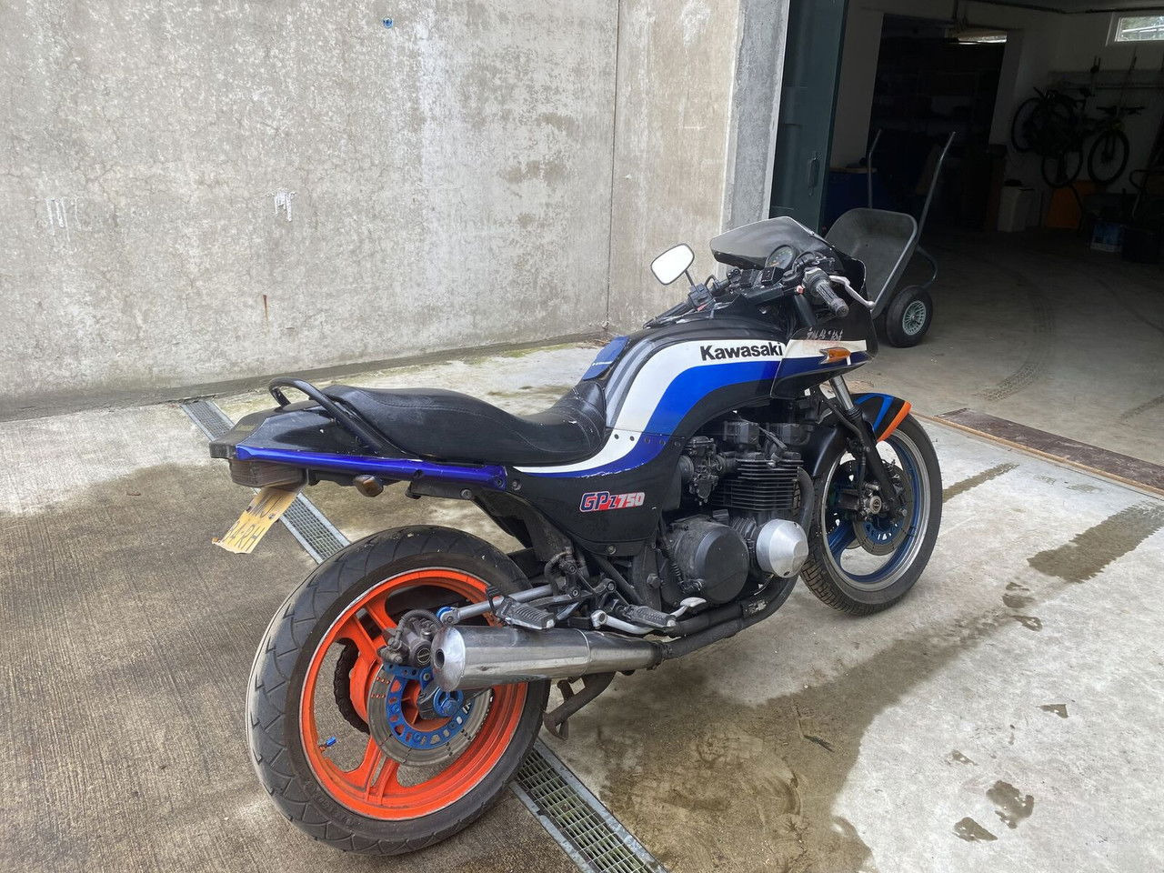 Kawasaki GPZ 750 - Motocicletă: Foto 2 Kawasaki GPZ 750 - Motocicletă: Foto 2