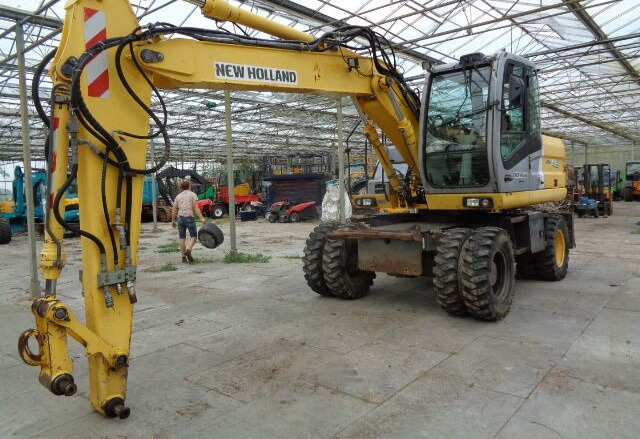 New Holland MH 4.6 - Excavator pe roţi: Foto 2 New Holland MH 4.6 - Excavator pe roţi: Foto 2