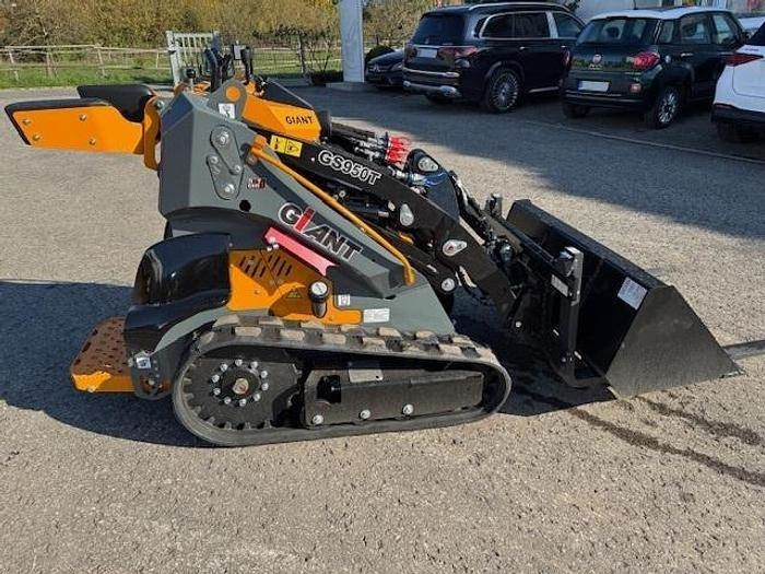 GiANT GS 950T - Mini încărcător: Foto 3 GiANT GS 950T - Mini încărcător: Foto 3