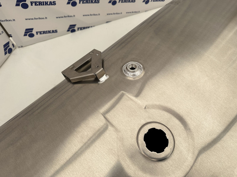 DAF New aluminum fuel tank 620L - Rezervor combustibil pentru Camion: Foto 5 DAF New aluminum fuel tank 620L - Rezervor combustibil pentru Camion: Foto 5