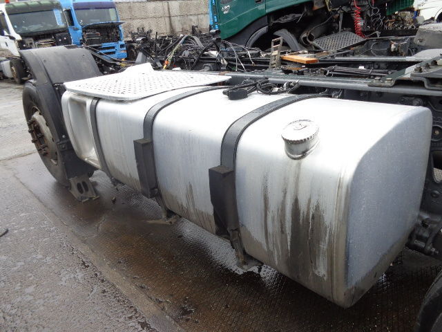 DAF with brackets - Rezervor combustibil pentru Camion: Foto 3 DAF with brackets - Rezervor combustibil pentru Camion: Foto 3
