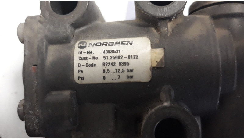 MAN blocking flap control valve - Supapă pentru Camion: Foto 3 MAN blocking flap control valve - Supapă pentru Camion: Foto 3