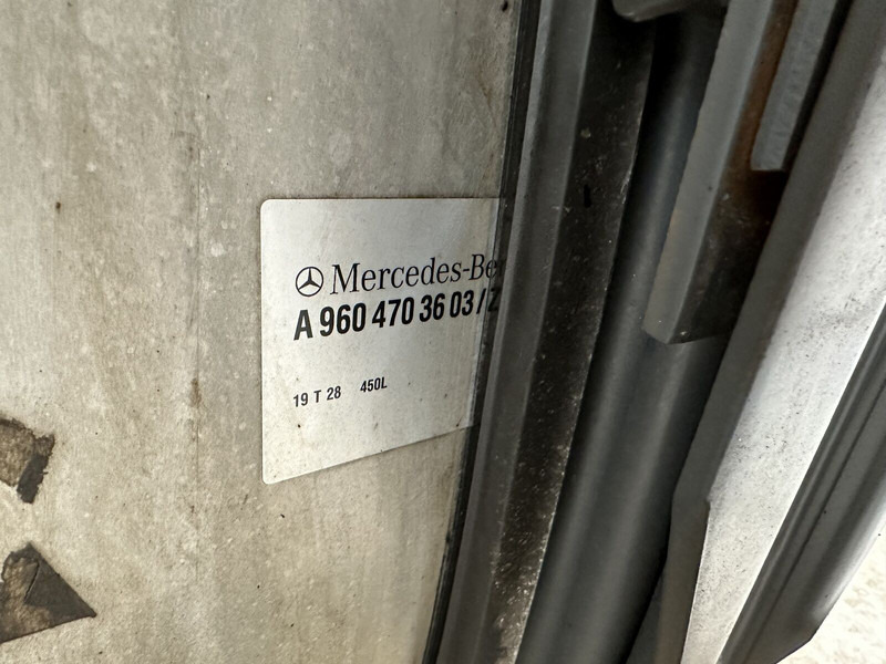 Mercedes-Benz 450L with brackets and step - Rezervor combustibil pentru Camion: Foto 5 Mercedes-Benz 450L with brackets and step - Rezervor combustibil pentru Camion: Foto 5