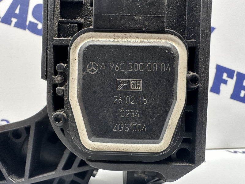 Mercedes-Benz MP4 accelerator pedal - Pedala pentru Camion: Foto 3 Mercedes-Benz MP4 accelerator pedal - Pedala pentru Camion: Foto 3