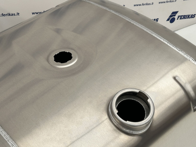 Mercedes-Benz New aluminum fuel tank 320 L. - Rezervor combustibil pentru Camion: Foto 4 Mercedes-Benz New aluminum fuel tank 320 L. - Rezervor combustibil pentru Camion: Foto 4