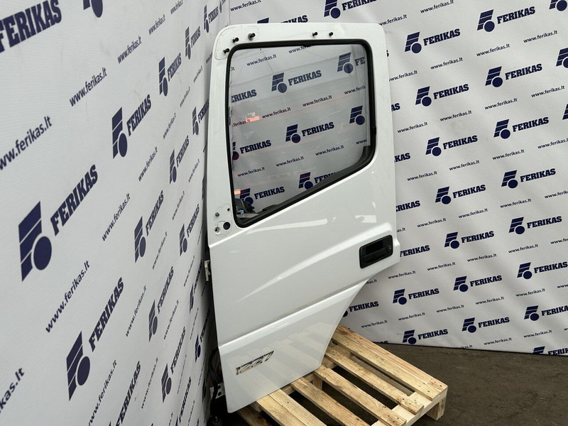 Mercedes-Benz left side doors - Uşă și piese pentru Camion: Foto 2 Mercedes-Benz left side doors - Uşă și piese pentru Camion: Foto 2