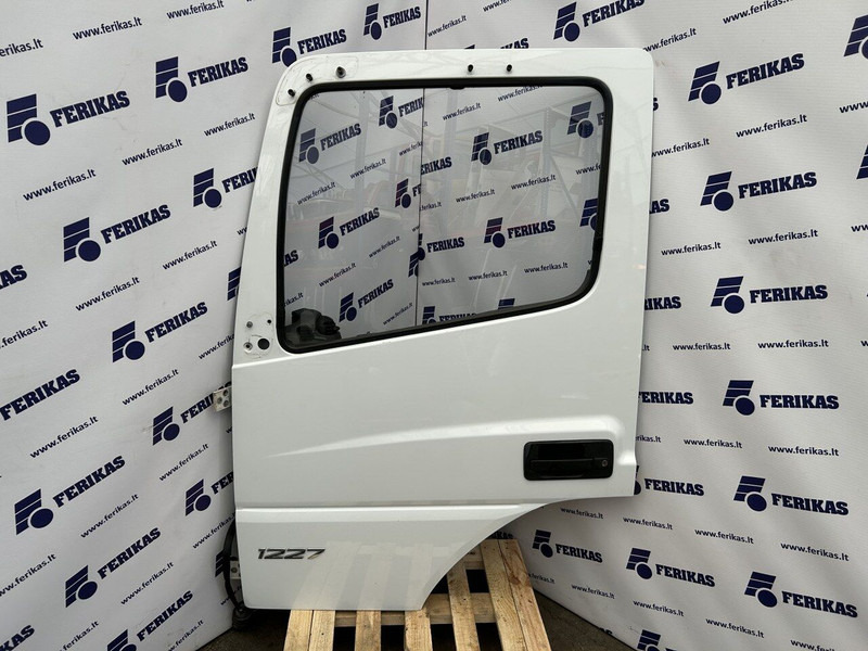 Mercedes-Benz left side doors - Uşă și piese pentru Camion: Foto 1 Mercedes-Benz left side doors - Uşă și piese pentru Camion: Foto 1