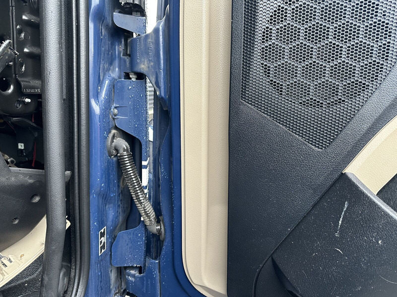 Mercedes-Benz right side low-roof cab doors - Uşă și piese pentru Camion: Foto 3 Mercedes-Benz right side low-roof cab doors - Uşă și piese pentru Camion: Foto 3