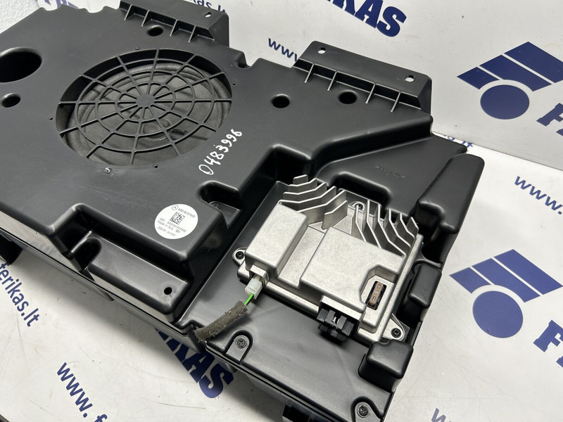 Mercedes-Benz subwoofer, speaker 24V - Cabină și interior pentru Camion: Foto 2 Mercedes-Benz subwoofer, speaker 24V - Cabină și interior pentru Camion: Foto 2