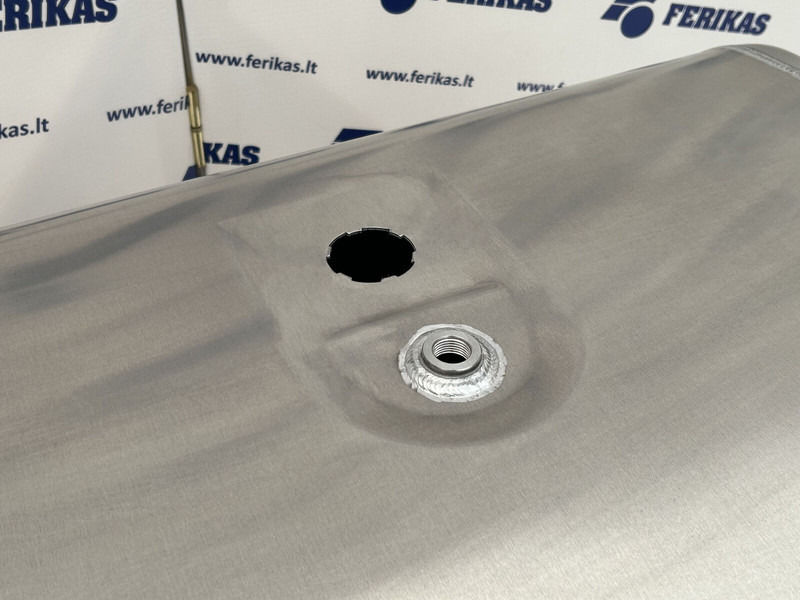 Scania New aluminum fuel tank 350L - Rezervor combustibil pentru Camion: Foto 4 Scania New aluminum fuel tank 350L - Rezervor combustibil pentru Camion: Foto 4