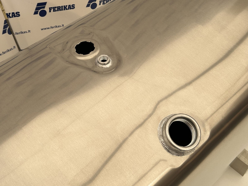 Scania New aluminum fuel tank 485L - Rezervor combustibil pentru Camion: Foto 4 Scania New aluminum fuel tank 485L - Rezervor combustibil pentru Camion: Foto 4