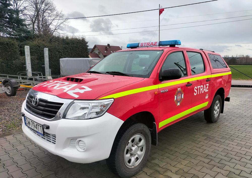 Toyota Hilux 2.5D 4x4, straż, strażacki, pożarniczy - Pick-up: Foto 2 Toyota Hilux 2.5D 4x4, straż, strażacki, pożarniczy - Pick-up: Foto 2