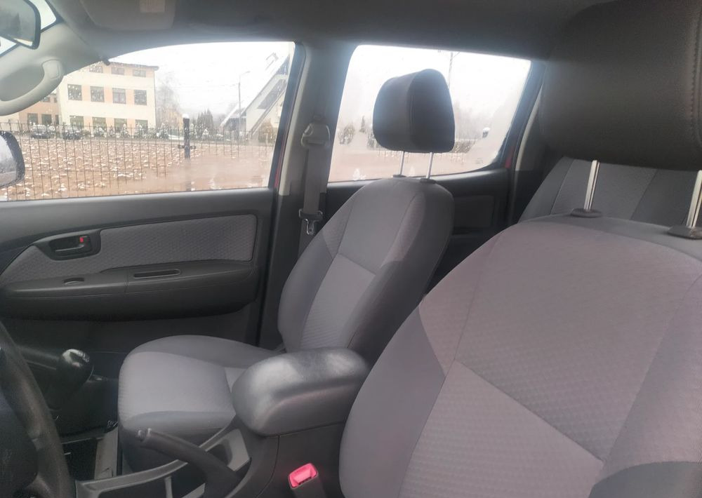 Toyota Hilux 2.5D 4x4, straż, strażacki, pożarniczy - Pick-up: Foto 5 Toyota Hilux 2.5D 4x4, straż, strażacki, pożarniczy - Pick-up: Foto 5