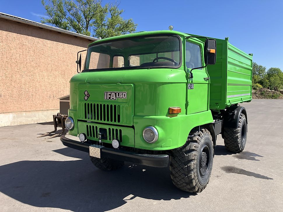 Türpisch Landmaschinen
Herr Christian Türpisch - - Remorcă autobasculantă agricolă: Foto 5 Türpisch Landmaschinen
Herr Christian Türpisch - - Remorcă autobasculantă agricolă: Foto 5