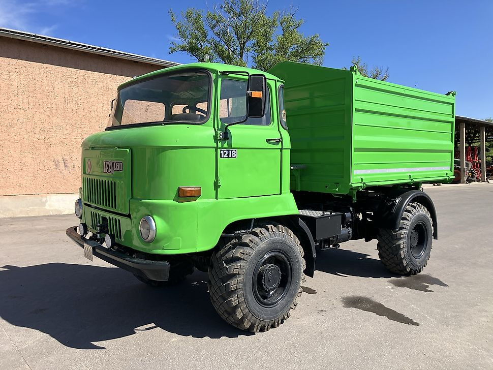 Türpisch Landmaschinen
Herr Christian Türpisch - - Remorcă autobasculantă agricolă: Foto 1 Türpisch Landmaschinen
Herr Christian Türpisch - - Remorcă autobasculantă agricolă: Foto 1