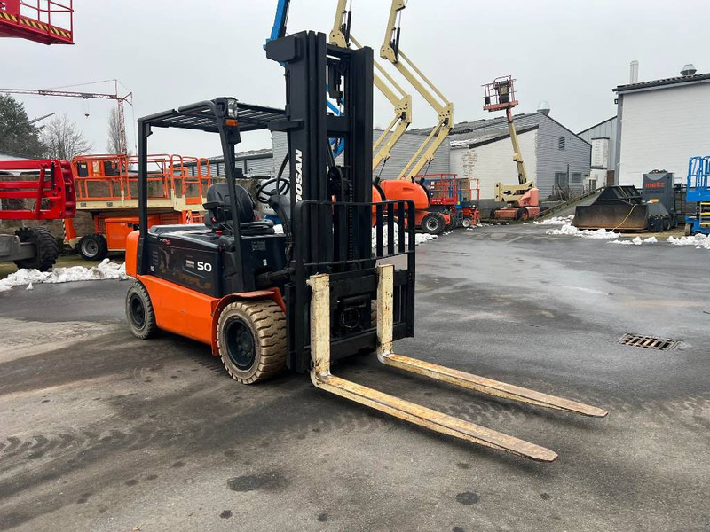 Doosan B50X5 5T 6m Triplex non-marking (1840) - Electrostivuitor: Foto 5 Doosan B50X5 5T 6m Triplex non-marking (1840) - Electrostivuitor: Foto 5
