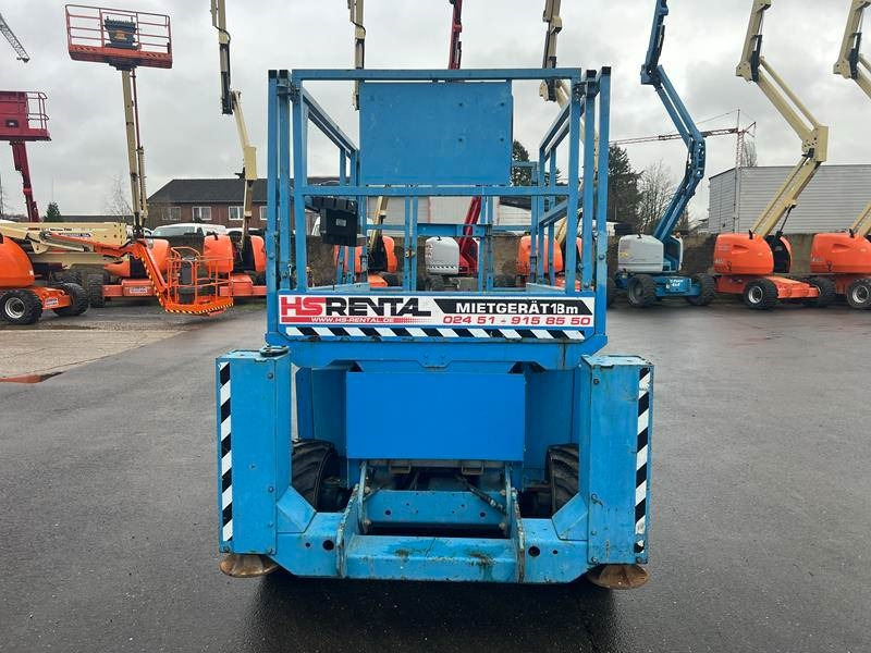 Genie GS2668 RT diesel 4x4 10m (1527) - Platforma foarfeca: Foto 4 Genie GS2668 RT diesel 4x4 10m (1527) - Platforma foarfeca: Foto 4