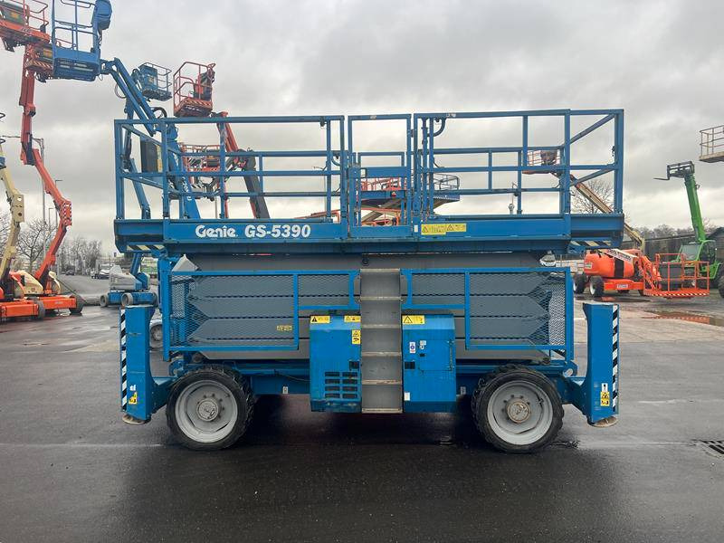 Genie GS5390 RT diesel 4x4 18m (1711) - Platforma foarfeca: Foto 2 Genie GS5390 RT diesel 4x4 18m (1711) - Platforma foarfeca: Foto 2