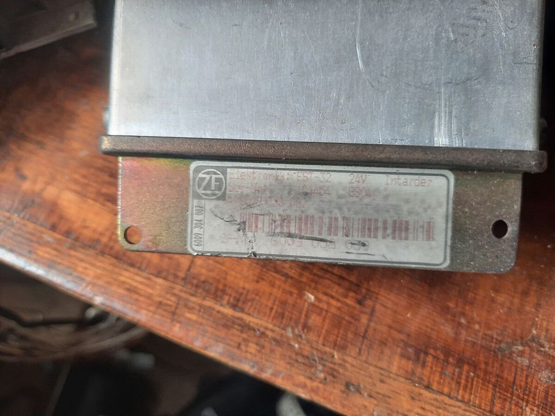 Bosch Bader 0504.1.A00 EST-32 - Calculator de bord: Foto 3 Bosch Bader 0504.1.A00 EST-32 - Calculator de bord: Foto 3