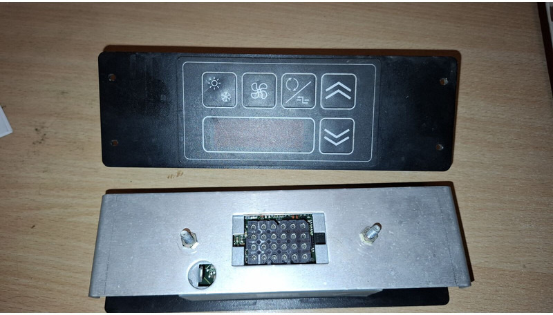 MAN Wabco 037 20/05 . 4461950040 - Calculator de bord: Foto 2 MAN Wabco 037 20/05 . 4461950040 - Calculator de bord: Foto 2