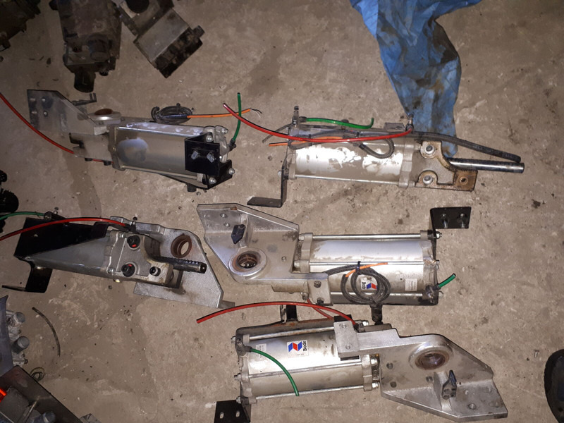 Neoplan BODE цилиндр закрытия - Cilindru hidraulic: Foto 4 Neoplan BODE цилиндр закрытия - Cilindru hidraulic: Foto 4