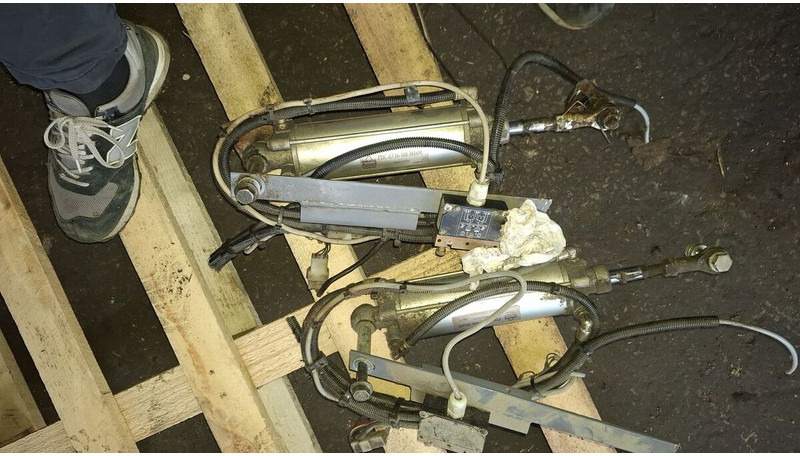 Neoplan BODE цилиндр закрытия - Cilindru hidraulic: Foto 1 Neoplan BODE цилиндр закрытия - Cilindru hidraulic: Foto 1