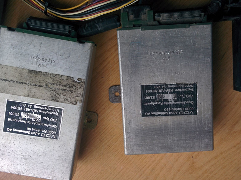 VDO 412.409/007/001 412.405/2/1 412.412/002/001 - Calculator de bord: Foto 1 VDO 412.409/007/001 412.405/2/1 412.412/002/001 - Calculator de bord: Foto 1